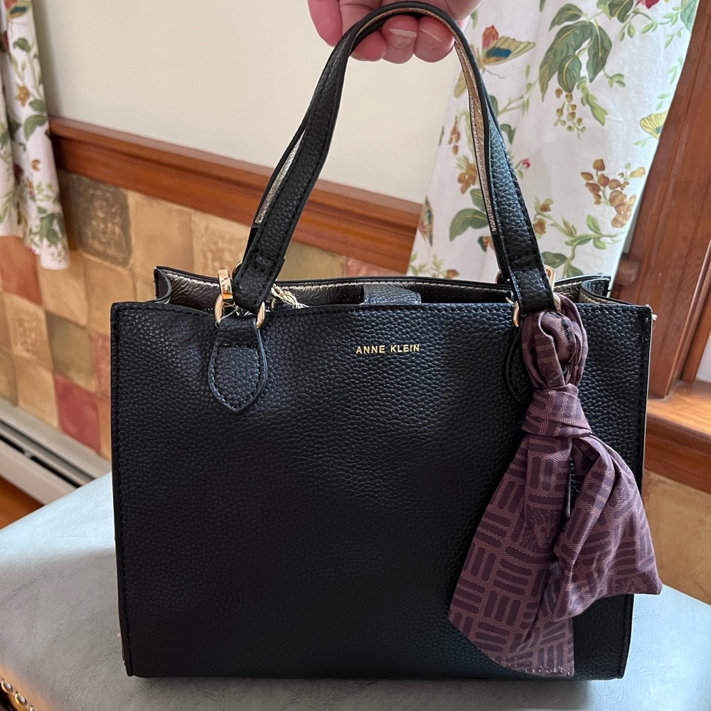 Anne Klein 👜 Black Handbag/ ShoulderCrossbody and Wristlet  2 piece SET!! - Picture 2 of 16